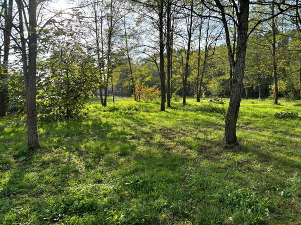 Maison avec lac privé sur environ 4 hectares