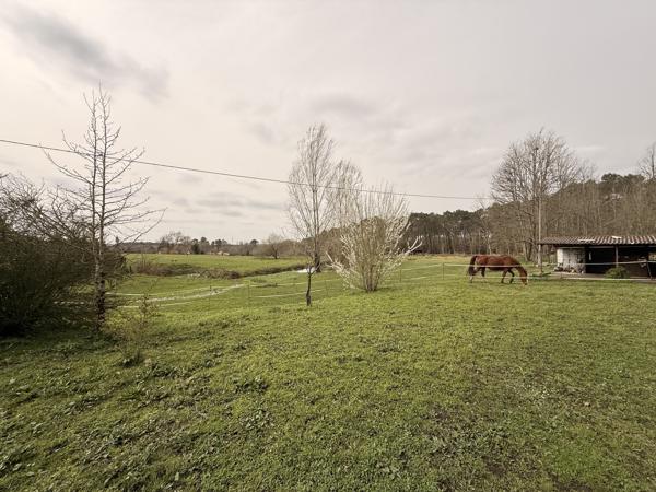 Maison avec lac privé sur environ 4 hectares