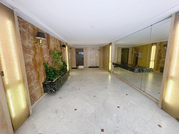 Studio avec balcon, Paris 8e, Ascenseur