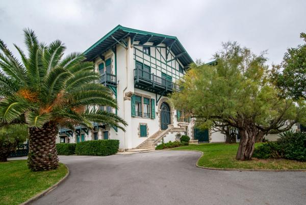 Front de mer - Magnifique duplex au sein d'une villa prestigieuse avec vue Océan à couper le souffle