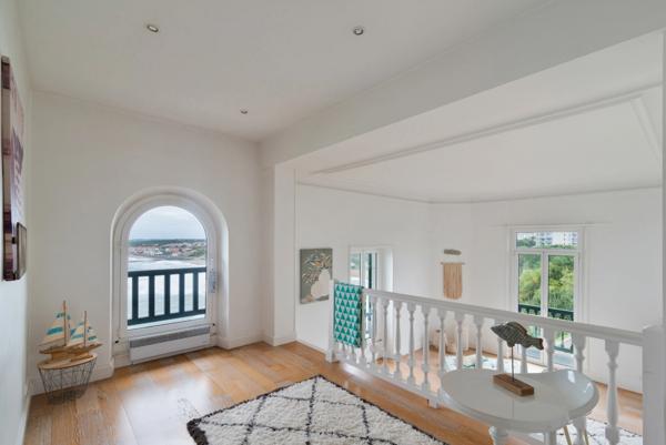 Front de mer - Magnifique duplex au sein d'une villa prestigieuse avec vue Océan à couper le souffle