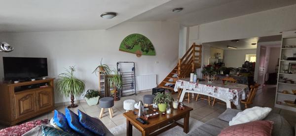 Gilhoc-sur-Ormèze (07270) Immeuble de rapport avec cour intérieur et dépendances