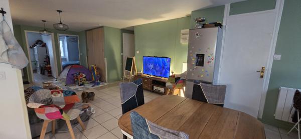 Gilhoc-sur-Ormèze (07270) Immeuble de rapport avec cour intérieur et dépendances