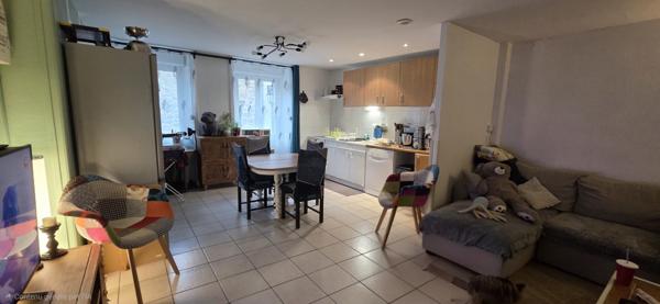 Gilhoc-sur-Ormèze (07270) Immeuble de rapport avec cour intérieur et dépendances