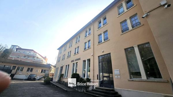 Bureaux à louer à Lyon 9 avec cloisonnement et climatisation proche métro