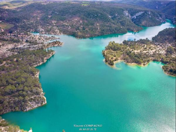 Villa d'Exception au Bord du Lac d'Esparron-de-Verdon