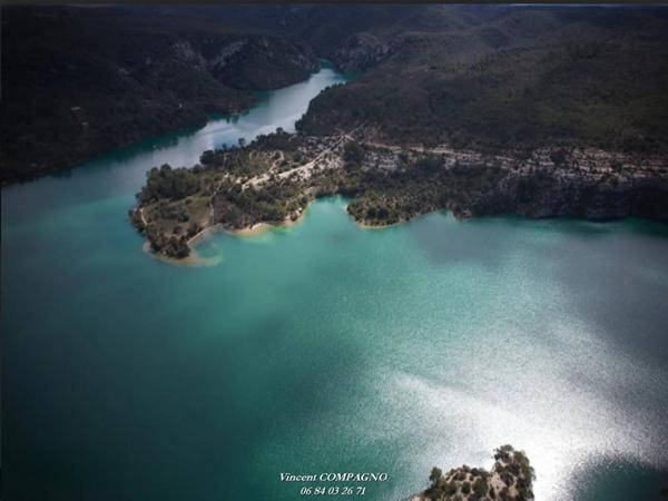 Villa d'Exception au Bord du Lac d'Esparron-de-Verdon