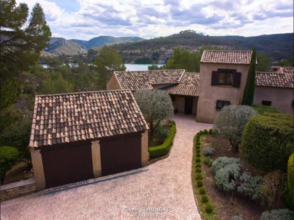 Villa d'Exception au Bord du Lac d'Esparron-de-Verdon