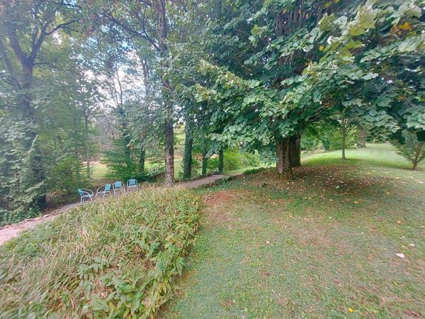 La maison familiale idéale dans un écrin de verdure !