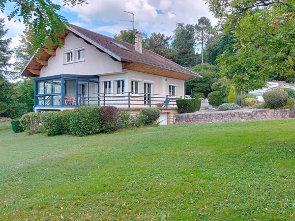 La maison familiale idéale dans un écrin de verdure !