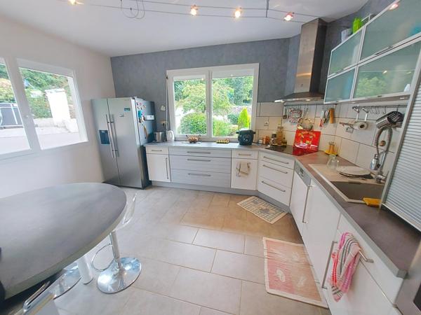 La maison familiale idéale dans un écrin de verdure !