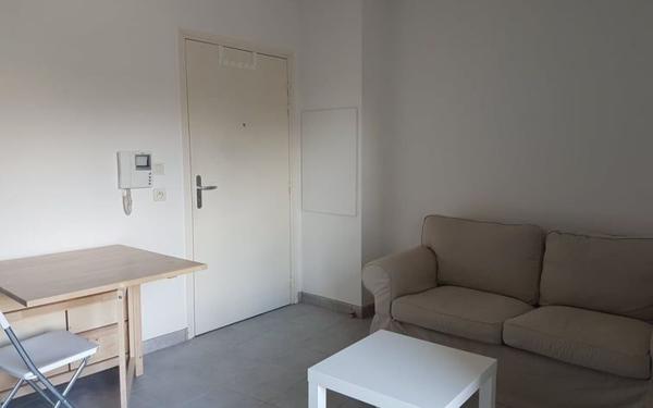 Appartement à louer    1 pièce •  Bron