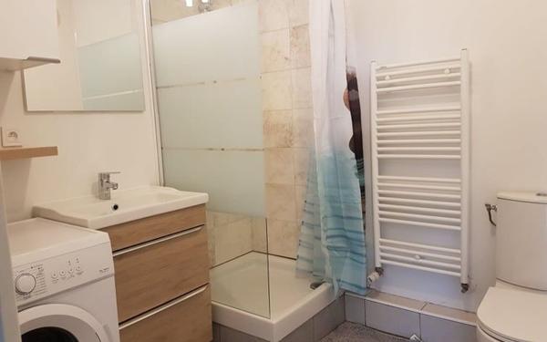 Appartement à louer    1 pièce •  Bron