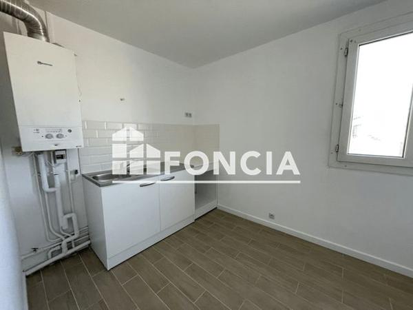 Location Appartement 6 pièces 88 m² - 4 ALLEE D'ANJOU Noisiel 77186