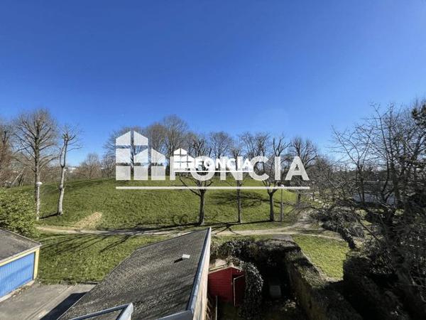 Location Appartement 6 pièces 88 m² - 4 ALLEE D'ANJOU Noisiel 77186