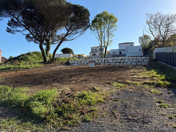 Vente
                Appartement65 m² - 3 Pièces -
                    ROYAN (17200)