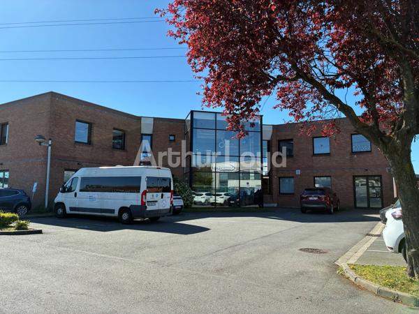 Bureaux à louer - Immeuble tertiaire indépendant avec forte visibilité à Villeneuve d'Ascq