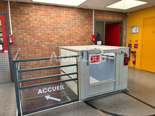 Bureaux à louer - Immeuble tertiaire indépendant avec forte visibilité à Villeneuve d'Ascq