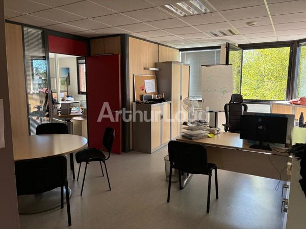 Bureaux à louer - Immeuble tertiaire indépendant avec forte visibilité à Villeneuve d'Ascq