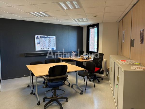 Bureaux à louer - Immeuble tertiaire indépendant avec forte visibilité à Villeneuve d'Ascq