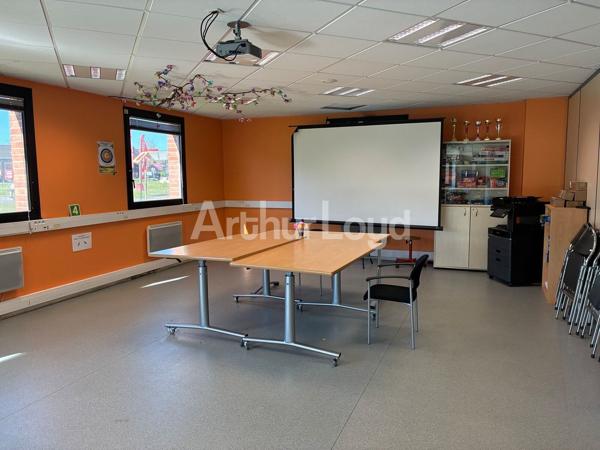 Bureaux à louer - Immeuble tertiaire indépendant avec forte visibilité à Villeneuve d'Ascq