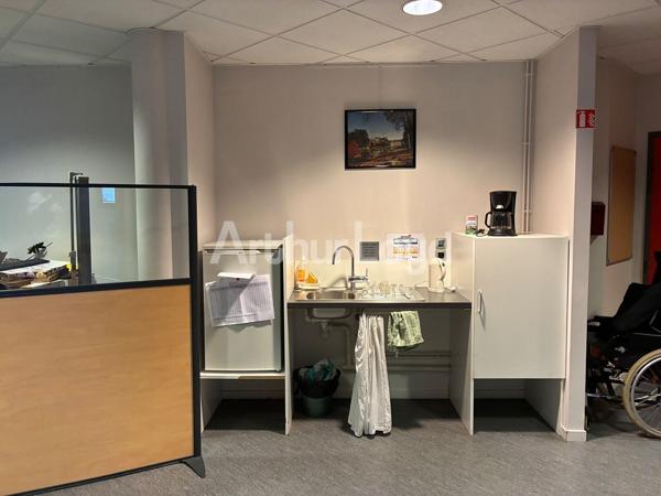 Bureaux à louer - Immeuble tertiaire indépendant avec forte visibilité à Villeneuve d'Ascq