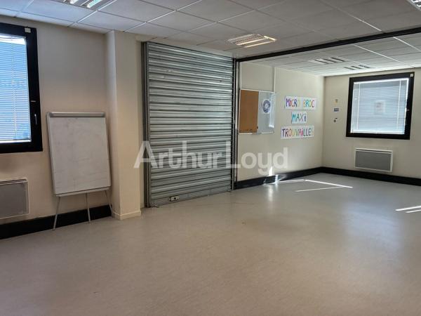 Bureaux à louer - Immeuble tertiaire indépendant avec forte visibilité à Villeneuve d'Ascq