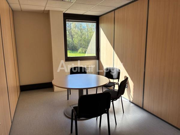 Bureaux à louer - Immeuble tertiaire indépendant avec forte visibilité à Villeneuve d'Ascq