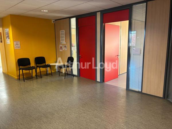 Bureaux à louer - Immeuble tertiaire indépendant avec forte visibilité à Villeneuve d'Ascq
