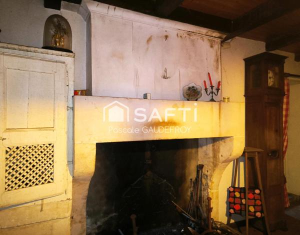 AUTHENTIQUE PROPRIETE CHARENTAISE A RENOVER SUR 7164 M² DE TERRAIN