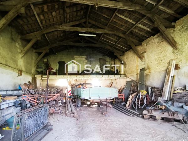 AUTHENTIQUE PROPRIETE CHARENTAISE A RENOVER SUR 7164 M² DE TERRAIN