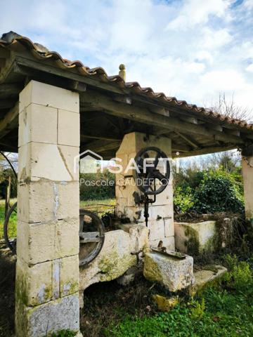 AUTHENTIQUE PROPRIETE CHARENTAISE A RENOVER SUR 7164 M² DE TERRAIN