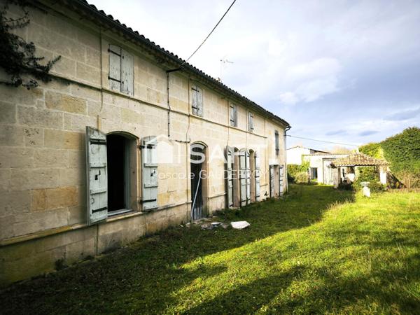 AUTHENTIQUE PROPRIETE CHARENTAISE A RENOVER SUR 7164 M² DE TERRAIN