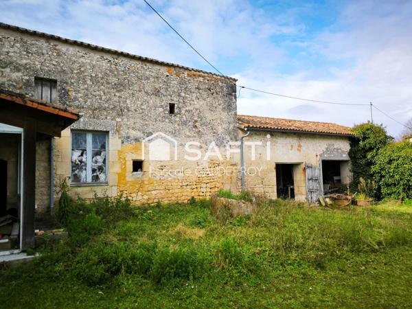AUTHENTIQUE PROPRIETE CHARENTAISE A RENOVER SUR 7164 M² DE TERRAIN
