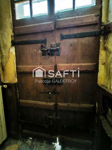 AUTHENTIQUE PROPRIETE CHARENTAISE A RENOVER SUR 7164 M² DE TERRAIN