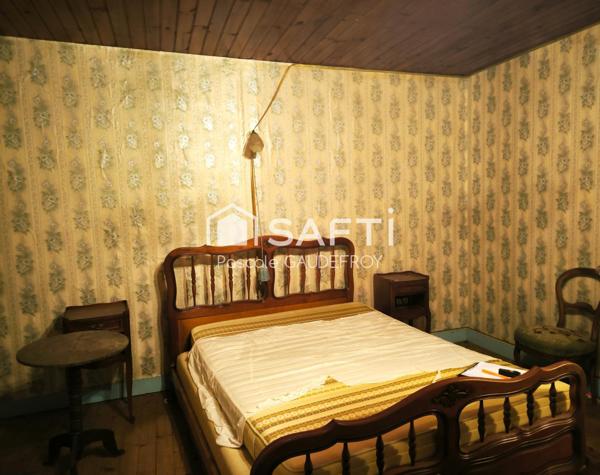 AUTHENTIQUE PROPRIETE CHARENTAISE A RENOVER SUR 7164 M² DE TERRAIN