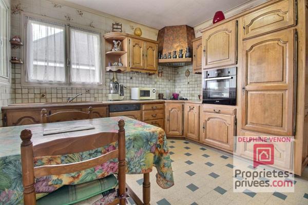 Exclusivité - Maison sur sous-sol sur un terrain constructible de 2 250 m² environ à 2 pas des écoles à Châteauneuf Sur Loire