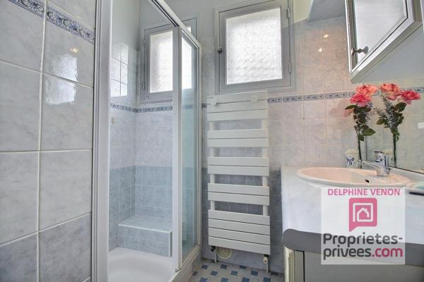 Exclusivité - Maison sur sous-sol sur un terrain constructible de 2 250 m² environ à 2 pas des écoles à Châteauneuf Sur Loire