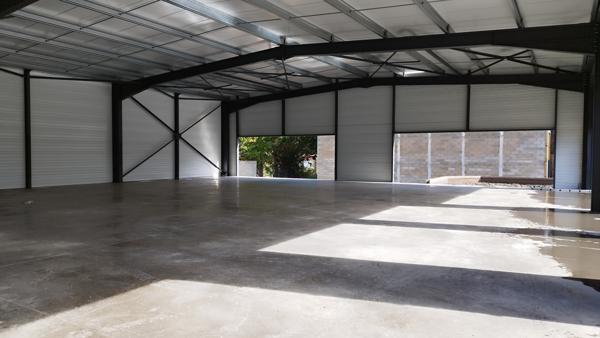 Local commercial 500 m2 avec parking