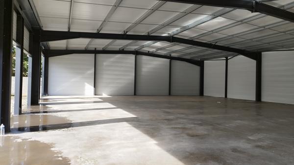 Local commercial 500 m2 avec parking
