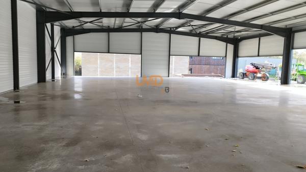 Local commercial 500 m2 avec parking