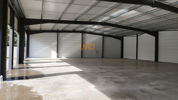Local commercial 500 m2 avec parking