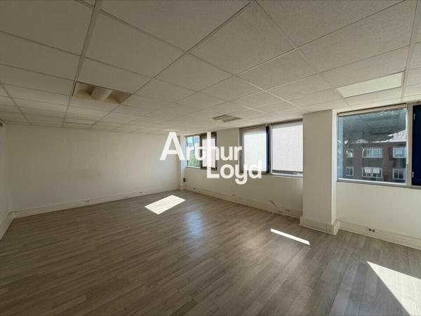 BUREAUX PMR EN OPEN SPACE A LOUER SUR NICE OUEST 670M² DIVISIBLE QUARTIER MERIDIA NICE ECO VALLEE
