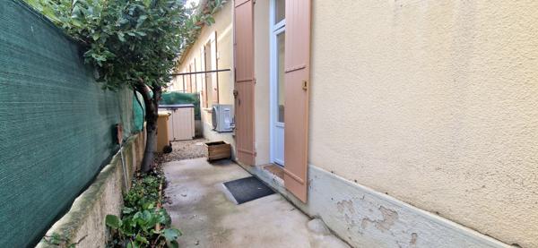 MAISON DE VILLE T2 - TERRASSE ET PETITE COUR - LUMINEUX