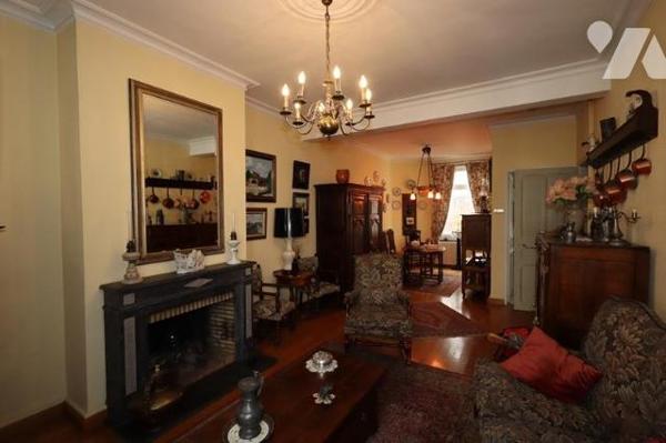 IMMEUBLE D HABITATION HYPER CENTRE AVEC LOCAL COMMERCIAL RDC ET APPARTEMENT EN TRIPLEX 5 CHAMBRES