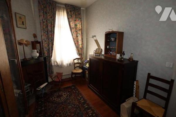 IMMEUBLE D HABITATION HYPER CENTRE AVEC LOCAL COMMERCIAL RDC ET APPARTEMENT EN TRIPLEX 5 CHAMBRES