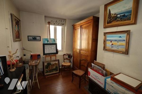 IMMEUBLE D HABITATION HYPER CENTRE AVEC LOCAL COMMERCIAL RDC ET APPARTEMENT EN TRIPLEX 5 CHAMBRES