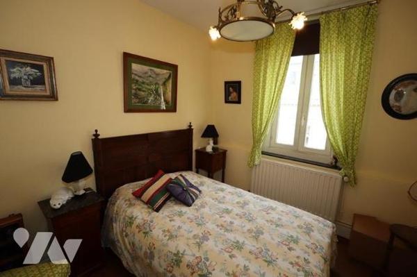 IMMEUBLE D HABITATION HYPER CENTRE AVEC LOCAL COMMERCIAL RDC ET APPARTEMENT EN TRIPLEX 5 CHAMBRES