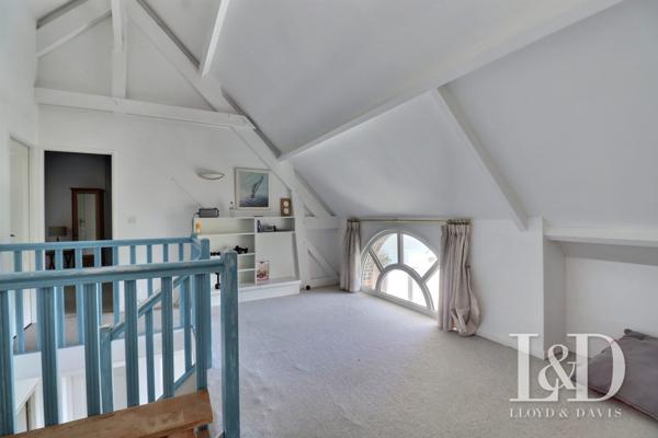 MAISON CONTEMPORAIRE EN LISIERE DU GOLF