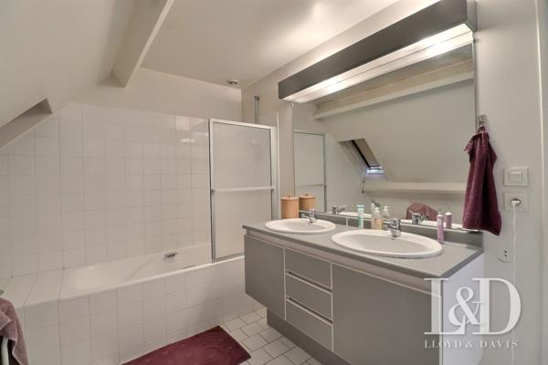 MAISON CONTEMPORAIRE EN LISIERE DU GOLF